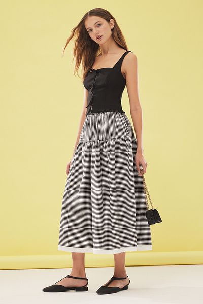 Trendyol Collection Schwarzer Midirock mit Gingham-Muster, Spitzendetail, A-Linie, TWOSS25ET00073