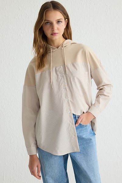 Trendyol Modest Beigefarbene, übergroße, gestreifte Strick-Tunika mit 2 Fäden TCTSS25UK00003