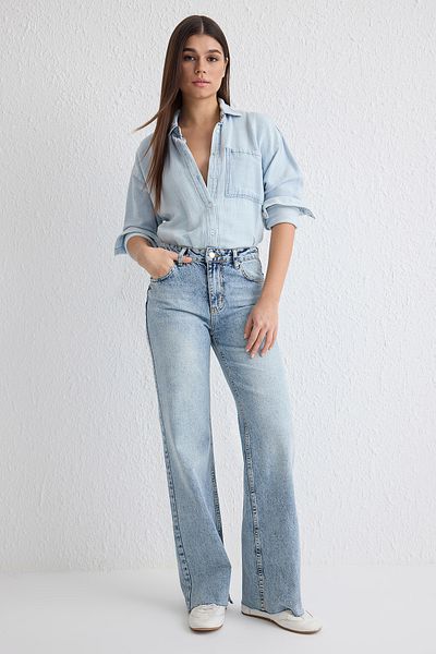 Trendyol Collection Blugi albastru deschis cu talie obișnuită cu picioare largi TWOSS25JE00064