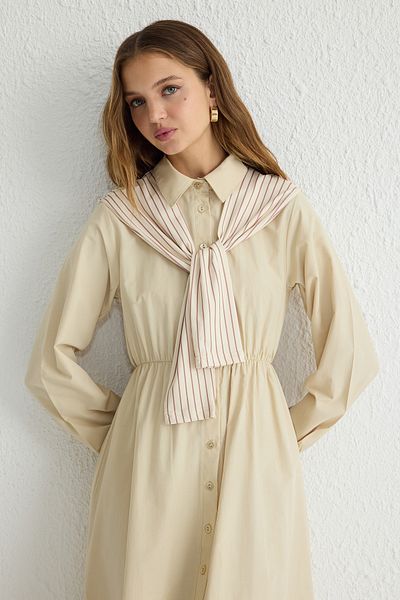 Trendyol Modest Beige gestreiftes, schulterfreies, detailliertes, gewebtes Hemdkleid TCTSS25EB00015