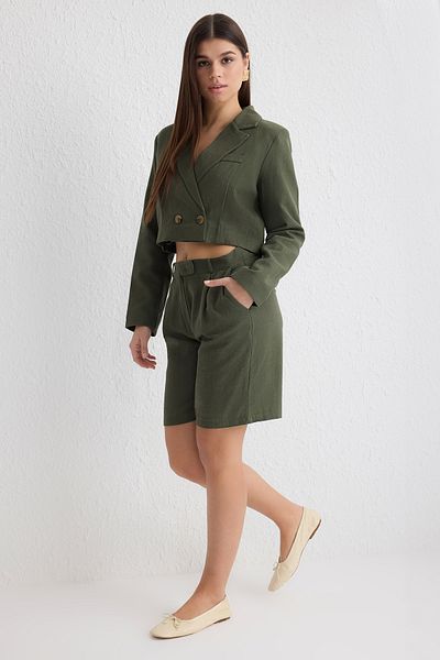 Trendyol Collection Khaki lniane spodenki i bermudy o regularnej długości TWOSS25SR00030
