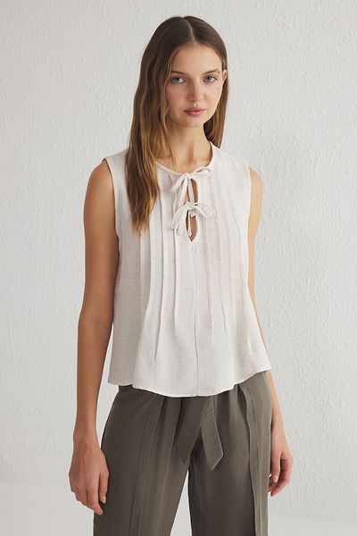 Trendyol Collection Beigefarbene, gerippte, gewebte Bluse im Leinen-Look mit Rundhalsausschnitt TWOSS25BZ00161
