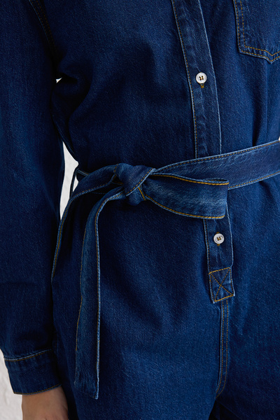 Trendyol Collection Krátký džínový overal s modrým páskem Twoss25Tu00006