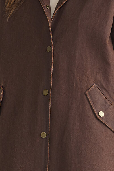 Trendyol Collection Trench lung supradimensionat cu detaliu de guler maro TWOSS25TR00002