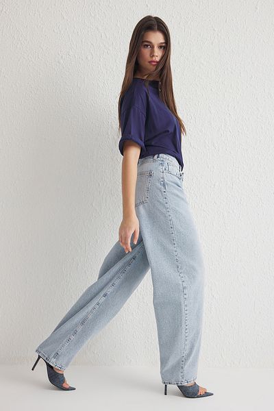 Trendyol Collection Blugi Skater cu talie normală albastru deschis TWOSS25JE00063