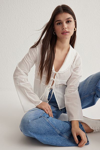 Trendyol Collection Λευκό μωρό γιακά με γραβάτα μπροστινό υφαντό πουκάμισο TWOSS25GO00059