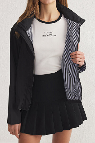 Trendyol Collection Μαύρο Oversize Κοντό Αδιάβροχο με Ριγέ Φόδρα TWOAW25YR00003