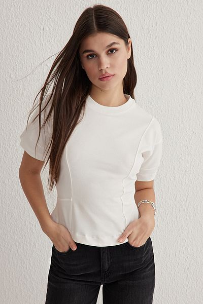 Trendyol Collection Ecru Fitted/Body Sitting Crew Neck Stretchy Knitted Blouse Twoss25Bz00009