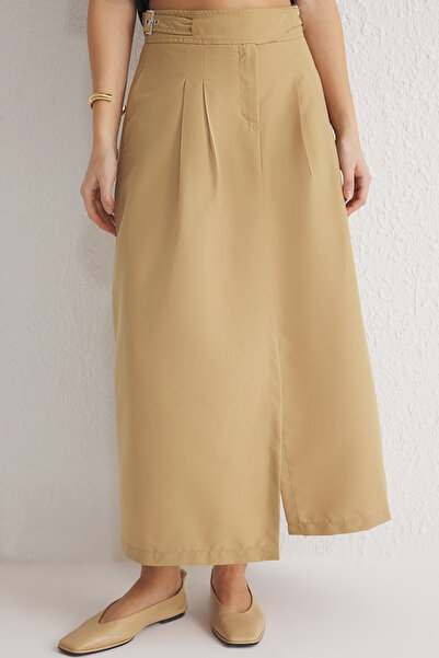 Trendyol Collection Φούστα Maxi Size Khaki Woven - Πλισέ και λεπτομέρεια ζώνης, μπροστινό σκίσιμο TWOSS25ET00085