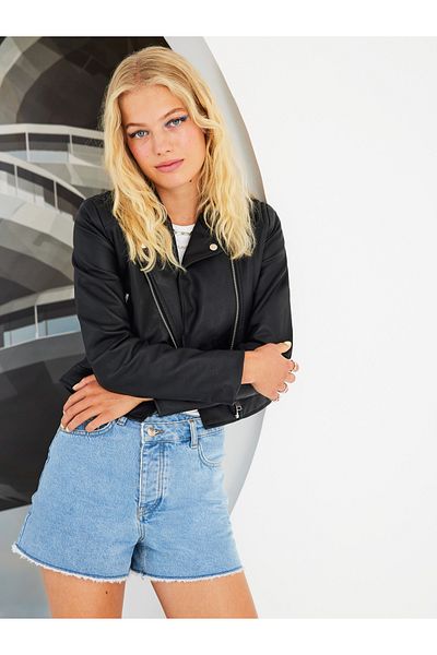 LC Waikiki Pantaloni scurți de jeans pentru femei, slim fit, cu detaliu de buzunar