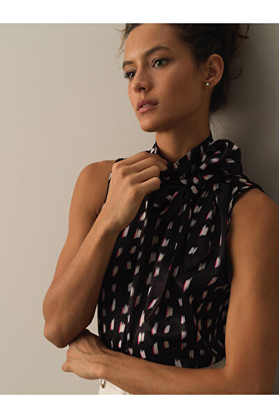 Xint Kadın Siyah Formunu Koruyan Kolsuz Saten Bluz