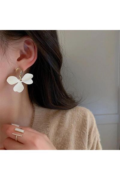 Pelin Aksesuar Asymmetric Cut Navy Blue Ecru Flower Patterned Earrings