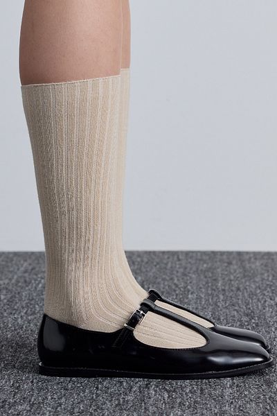 Manuka Beigefarbene, gerippte lange Socken