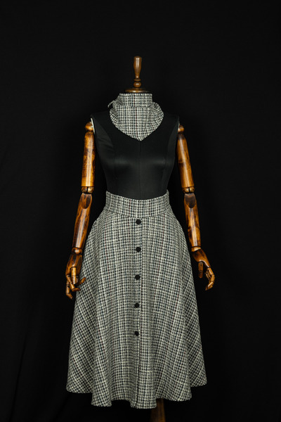 Sihirli Düğmeler تنورة خمر