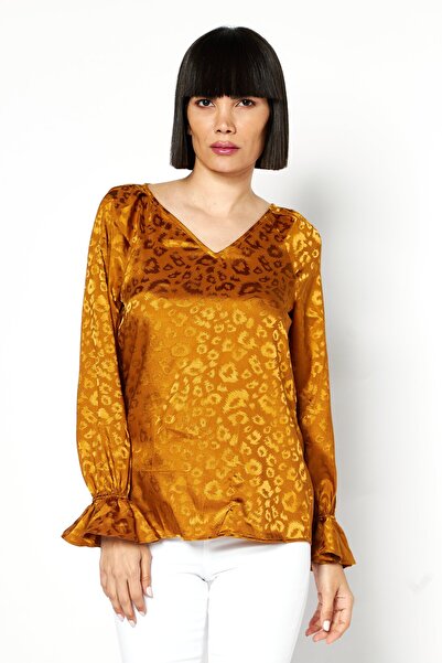 Bar III بلوزة نسائية بأكمام طويلة ورقبة على شكل حرف V، مطبوعة بالكامل، باللون...