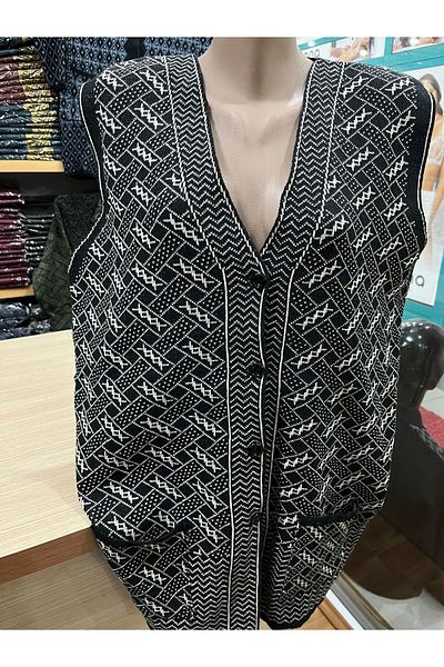TCR Women's Knitwear Buttoned Pocket Patterned Vest