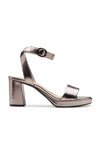 CLARKS صندل جلد صناعي معدني للنساء