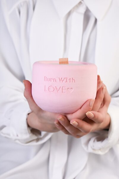 LALEZEN HOME ÇİLEK KOKULU DEKORATİF PEMBE BETON MUMLUK & SOYAWAX MUM (STRAWBERRY SCENTED)