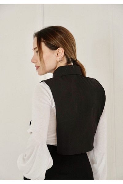 mirach Pointed Collar Half Black Shirt