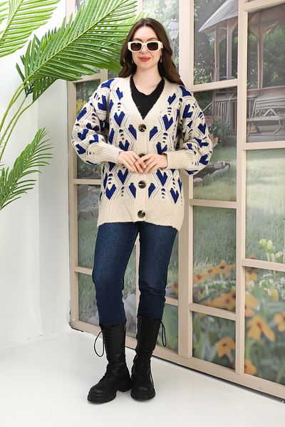 02Lady Fashion Oversize Soft Heart Patterned Knitted Detail Buttoned Strickery Cardigan