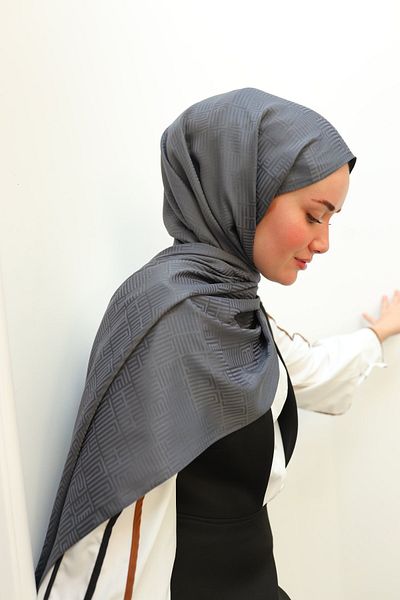 Silk Home Deluxe Labyrinth Patterned Jacquard Shawl - Smoked