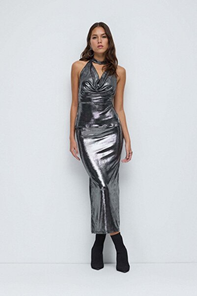 No Matter What Glänzendes, flexibles, rückenfreies Kleid