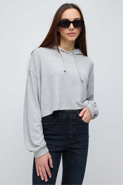 No Matter What Weiches, kurzes Kapuzentop aus Strickstoff