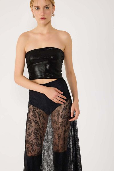 No Matter What Schwarzes, trägerloses Crop-Top aus glänzendem Stoff