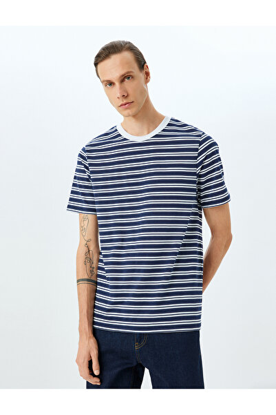 Koton Kısa Kollu Pamuklu Regular Fit Bisiklet Yaka Çizgili Tişört