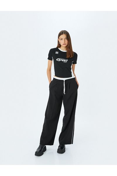Koton Tricou slim cu mânecă scurtă cu slogan imprimat cu decolteu
