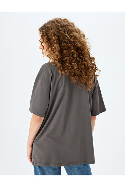 Koton Μυστικό εμπριμέ κοντομάνικο μπλουζάκι με λαιμόκοψη