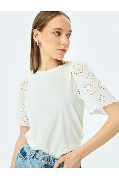 Koton Kurzärmliges T-Shirt mit Rundhalsausschnitt und Muscheldetail