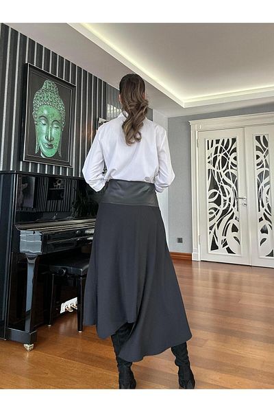 Atelier Derin Fusta asimetrică din piele cu talie neagră