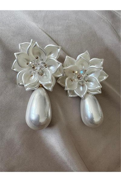 Pelin Aksesuar White Flower Drop Beaded Big Earrings