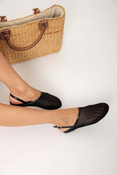 Beyond Women's Black Tukka Detailed Sandals - Byndtuk05