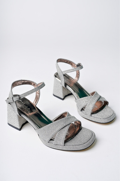 meyra'nın ayakkabıları Women's Platinum Silvery Simple and Stylish Thick Heeled Shoes