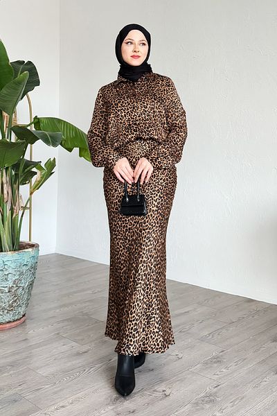 InStyle طقم مكون من قطعتين من الساتان البني بنقشة الفهد
