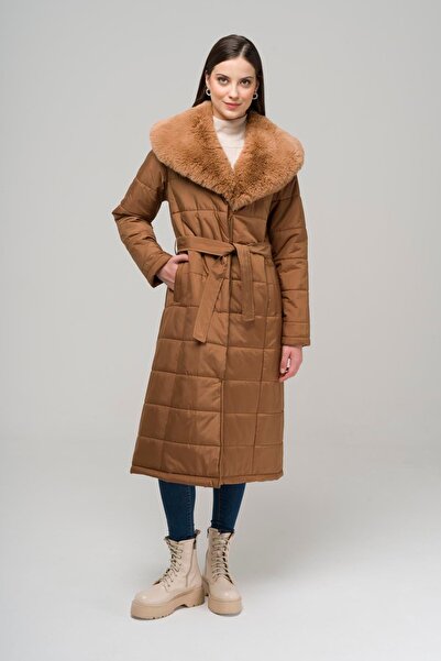 Olcay Közepes hosszúságú steppelt kabát kivehető gallérral és szőrmével KAMEL 6506