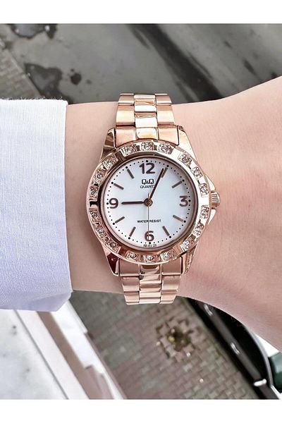 Q&Q Women's Metal Band Wristwatch