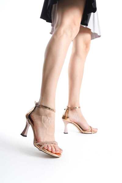 Shu Mhu ÇAPRAZ TAŞ İŞLEMELİ ÇİVİ TOPUKLU KADIN ABİYE AYAKKABI