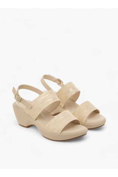 Flora Bella by Shoexpress صندل فلورا بيلا المزخرف بكعب سميك وإغلاق بإبزيم