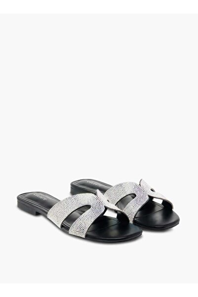 Celeste صندل نسائي سهل الارتداء مرصع بالمسامير