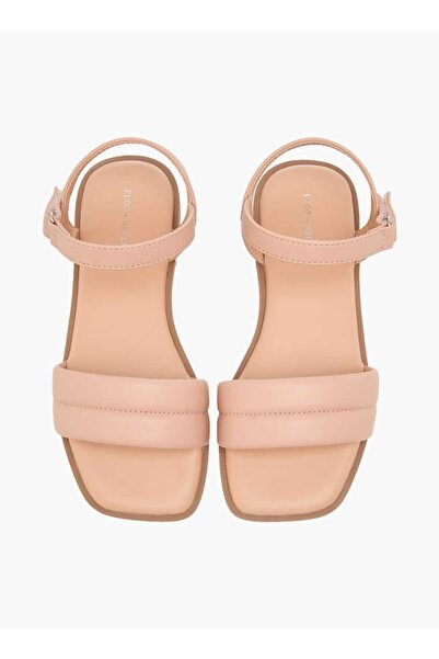 Flora Bella by Shoexpress صندل فلورا بيلا سادة مع إغلاق بخطاف وحلقة