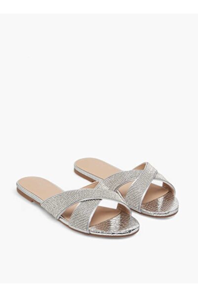 Flora Bella by Shoexpress صندل مسطح سهل الارتداء بحزام متقاطع ومزين من فلورا ...