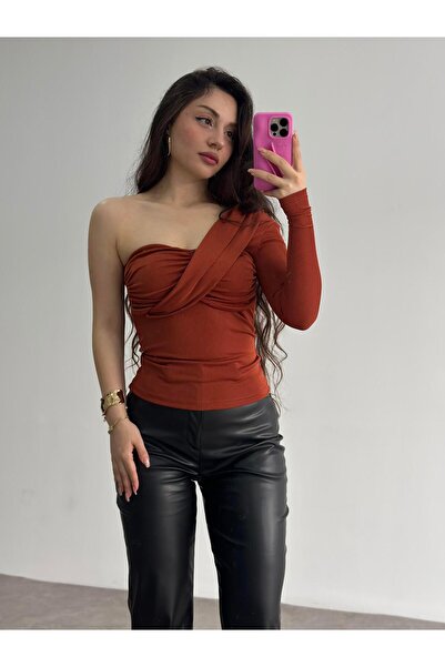 Büşra Doğramacı Tek Kol Drapeli Buzzy Zr. Bluz Kiremit