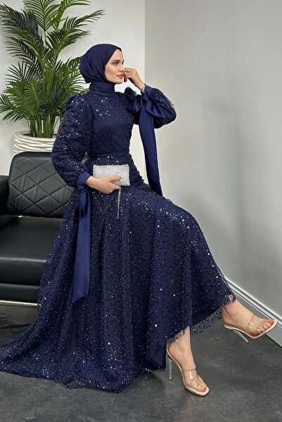 MERVEN AKYÜZ Hilly Kolları Fiyonk Saten Abiye Lacivert