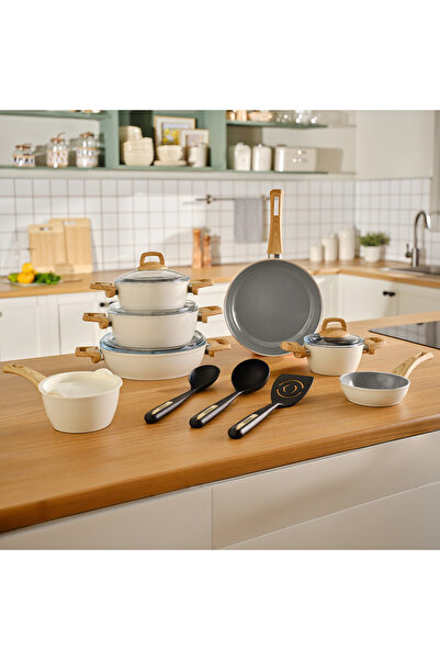Karaca Kristallerden Oluşan Yapışmaz Yüzey 15 Parça Servis Ve Tencere Seti