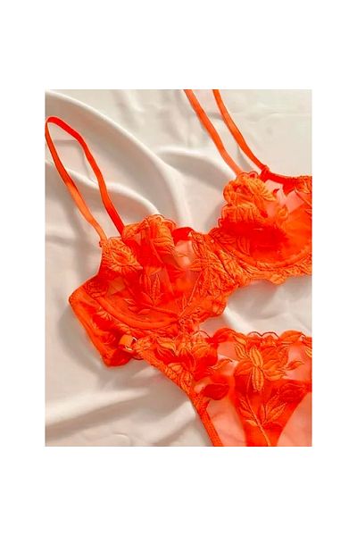 Narnuga Bra Set Made of Floral Embroidery Fabric