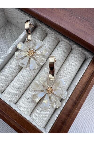 Jerie Gold Ekru Sedef Çiçek Figür Sallantılı Küpe