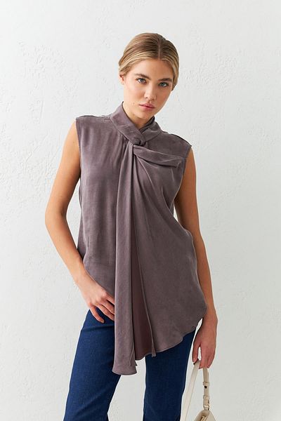 Setre Coffee Neck Detailed Sleeveless Relaxed Fit Blouse